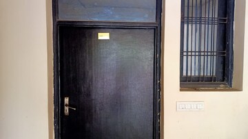 Room in 2 BHK Apartment at Gomti Nagar – for Rent