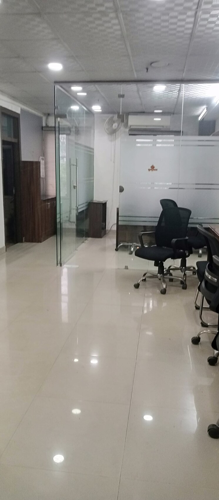Team Area, connaught place Commercial Office Space 1304 Sq.Ft. In Connaught Place Delhi 9108158
