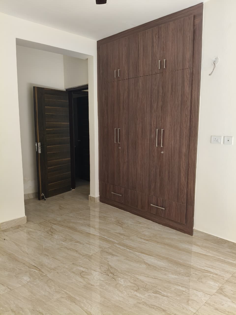 2 BHK + Servant Room Apartment For Sale in SS The Leaf