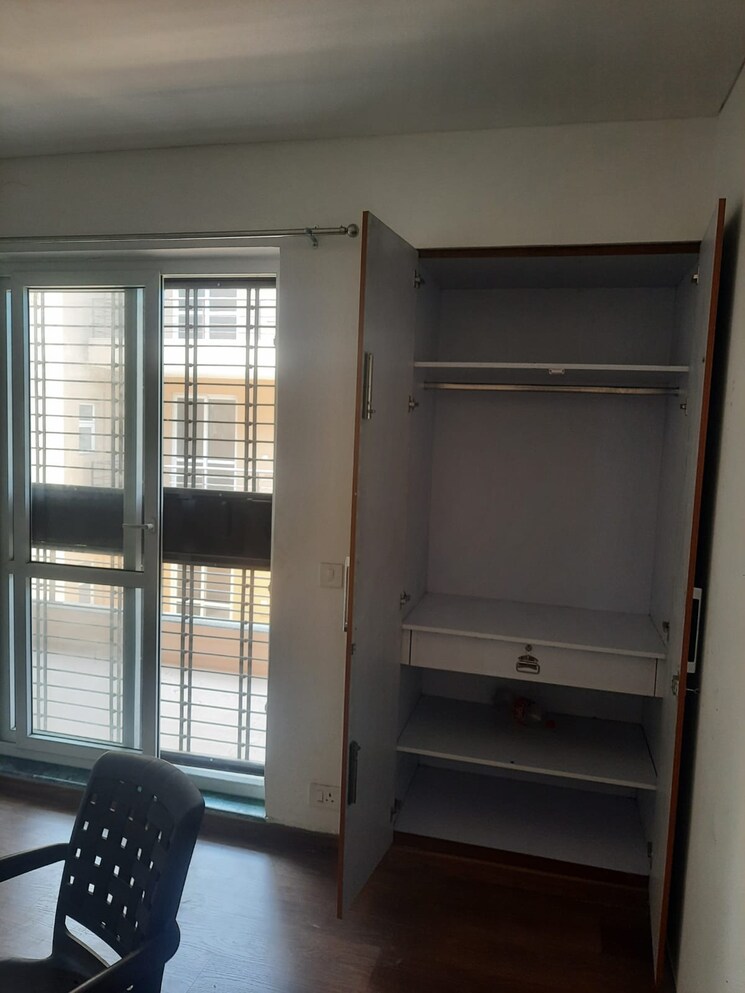 Bathroom, bptp-district-phase-2 3 Bedroom 250 Sq.Yd. Builder Floor In Sector 84 Faridabad 9108182