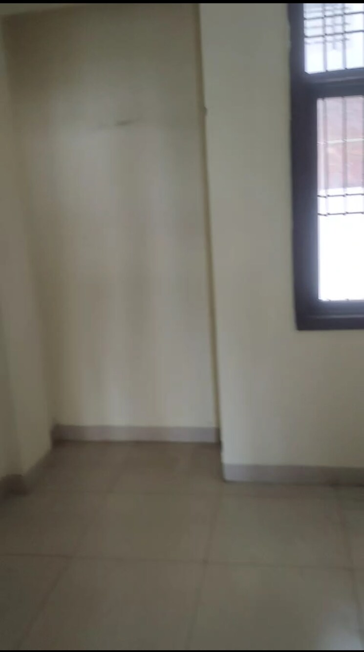 Room, wave city 2.5 Bedroom 194 Sq.Yd. Apartment In Wave City Ghaziabad 9108203