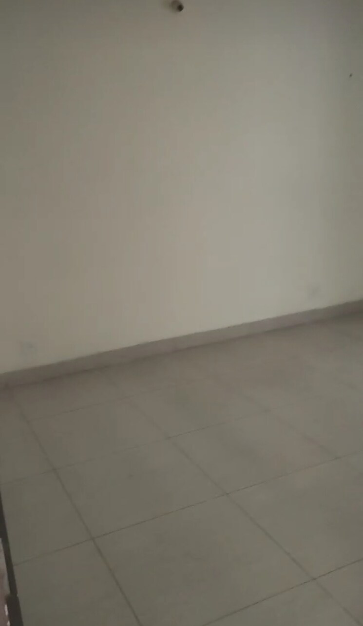 Room, wave city 2.5 Bedroom 194 Sq.Yd. Apartment In Wave City Ghaziabad 9108203