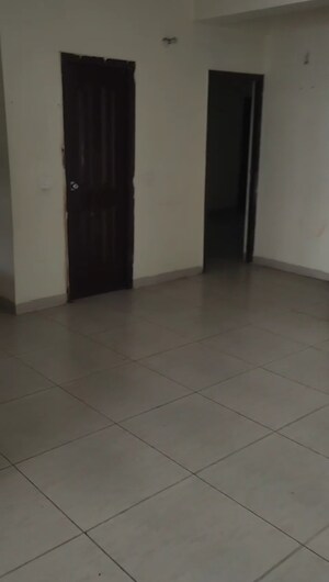 Room in 2.5 BHK Apartment at Wave City – for Sale