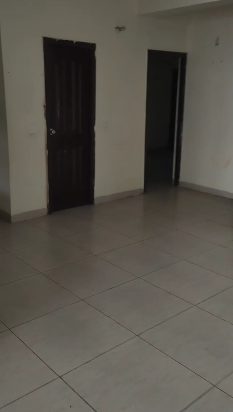 Room, wave city 2.5 Bedroom 194 Sq.Yd. Apartment In Wave City Ghaziabad 9108203