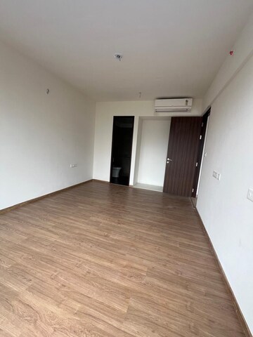 Room in 3 BHK Apartment at Indiabulls One Indiabulls, Pokhran Road No Two – for Rent