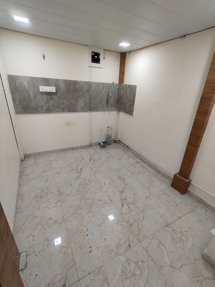 Room, built-rock-mount-residency Commercial Office Space 470 Sq.Ft. In Kalyan West Thane 9108384