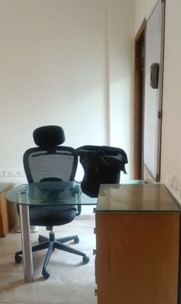 Study Room in 3 BHK Apartment at Link Garden, Andheri West – for Rent