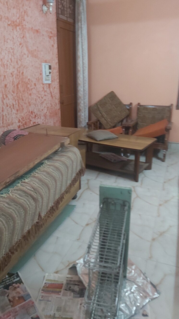 Living Room, uma-cooperative-society 2.5 Bedroom 850 Sq.Ft. Apartment In Mayur Vihar 1 Delhi 9108278