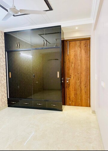 Room in 3 BHK Apartment at Sector 19 Dwarka – for Rent