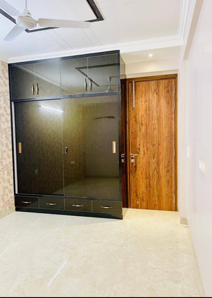 Room, sector 19 dwarka 3 Bedroom 1400 Sq.Ft. Apartment In Sector 19 Dwarka Delhi 9108302