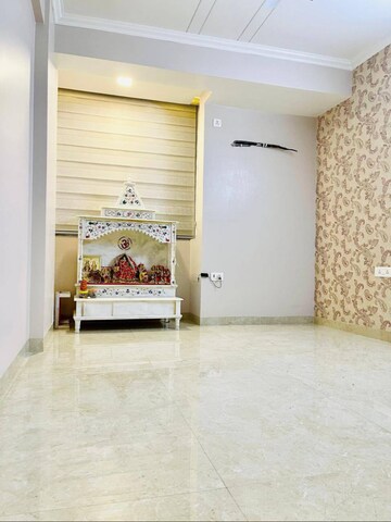 Room in 3 BHK Apartment at Sector 19 Dwarka – for Rent