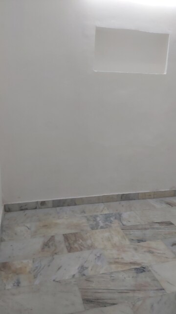 Bathroom in 1.5 BHK Builder Floor at Mayur Vihar – for Rent