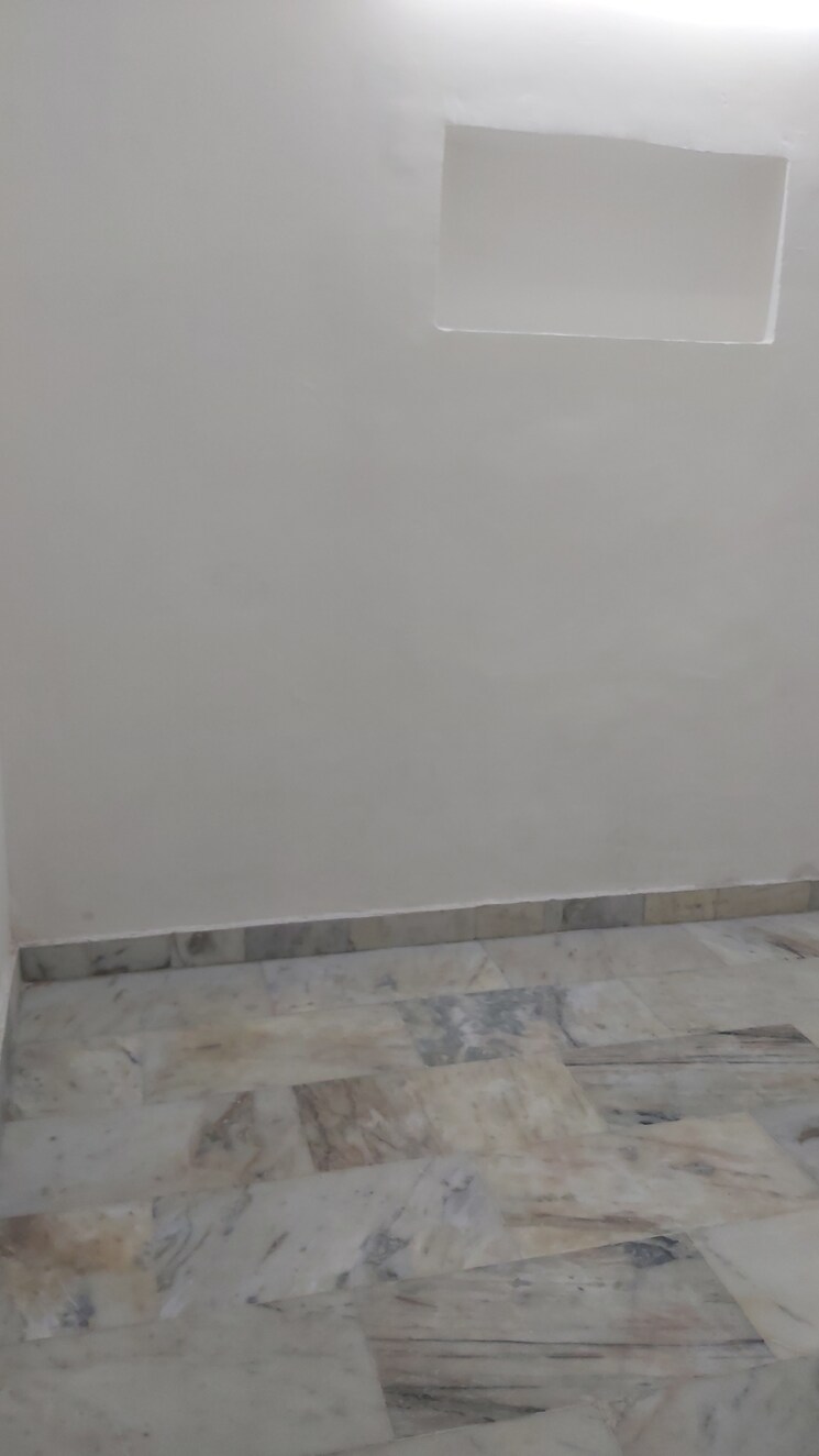 Bathroom, mayur vihar 1.5 Bedroom 550 Sq.Ft. Builder Floor In Mayur Vihar Delhi 9108299