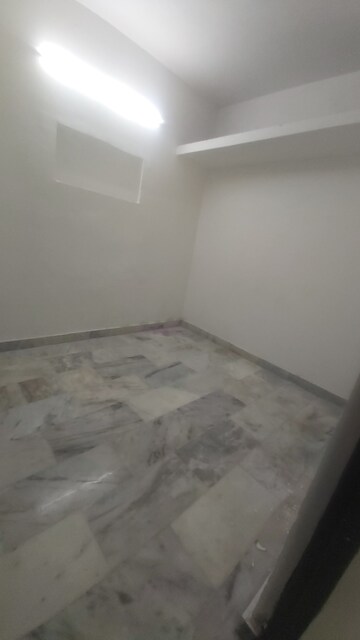 Furnished Amenities in 1.5 BHK Builder Floor at Mayur Vihar – for Rent