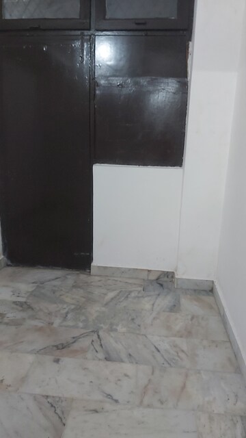 Furnished Amenities in 1.5 BHK Builder Floor at Mayur Vihar – for Rent
