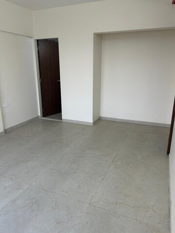 Room in 2 BHK Apartment at Piramal Vaikunth, Balkum Pada – for Rent