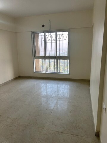 Room in 2 BHK Apartment at Piramal Vaikunth, Balkum Pada – for Rent