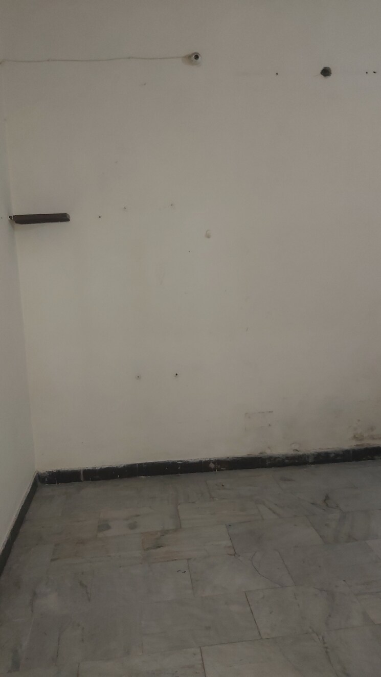 Room, mayur vihar 2.5 Bedroom 650 Sq.Ft. Builder Floor In Mayur Vihar Delhi 9108327