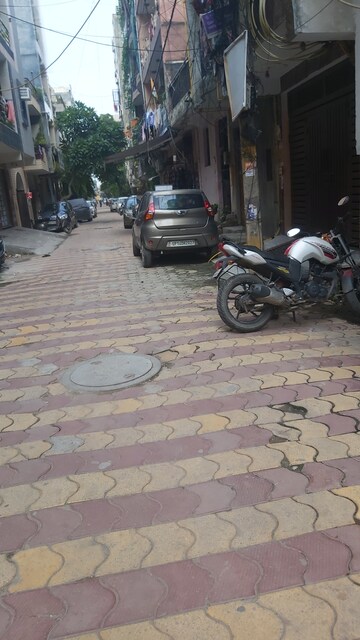 Parking in 2.5 BHK Builder Floor at Mayur Vihar – for Rent