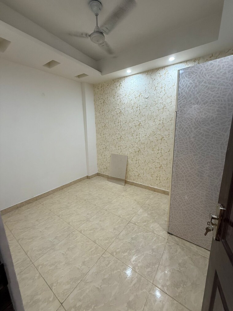 Room, gyan khand ii 2 Bedroom 650 Sq.Ft. Builder Floor In Gyan Khand ii Ghaziabad 9108342