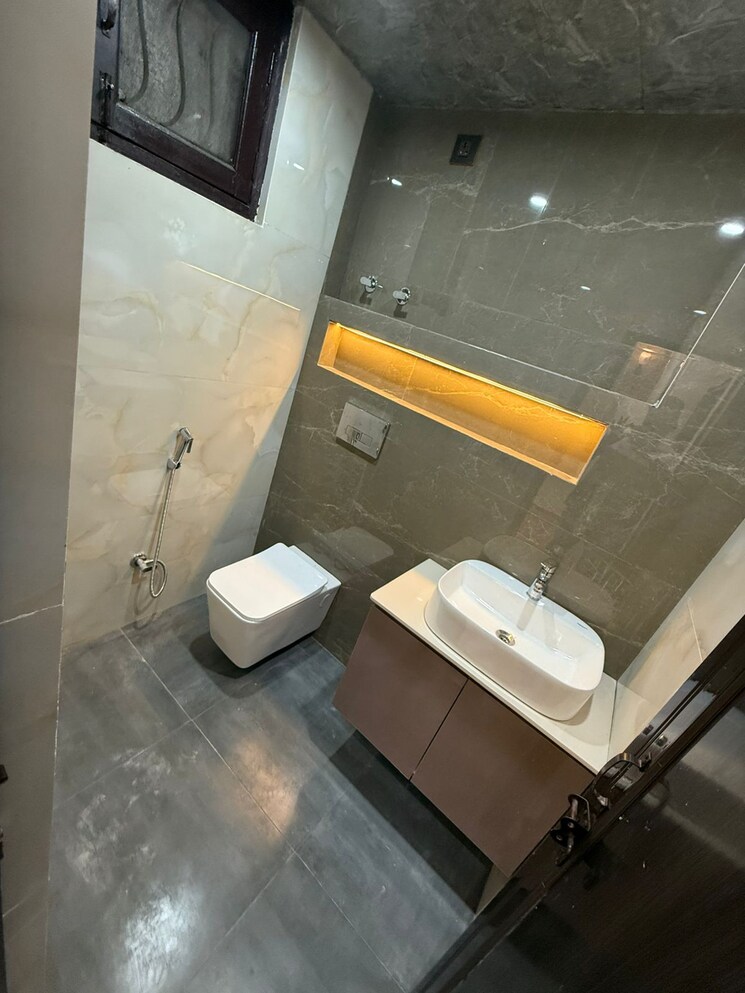 Attached Bathroom, gyan khand ii 2 Bedroom 650 Sq.Ft. Builder Floor In Gyan Khand ii Ghaziabad 9108342