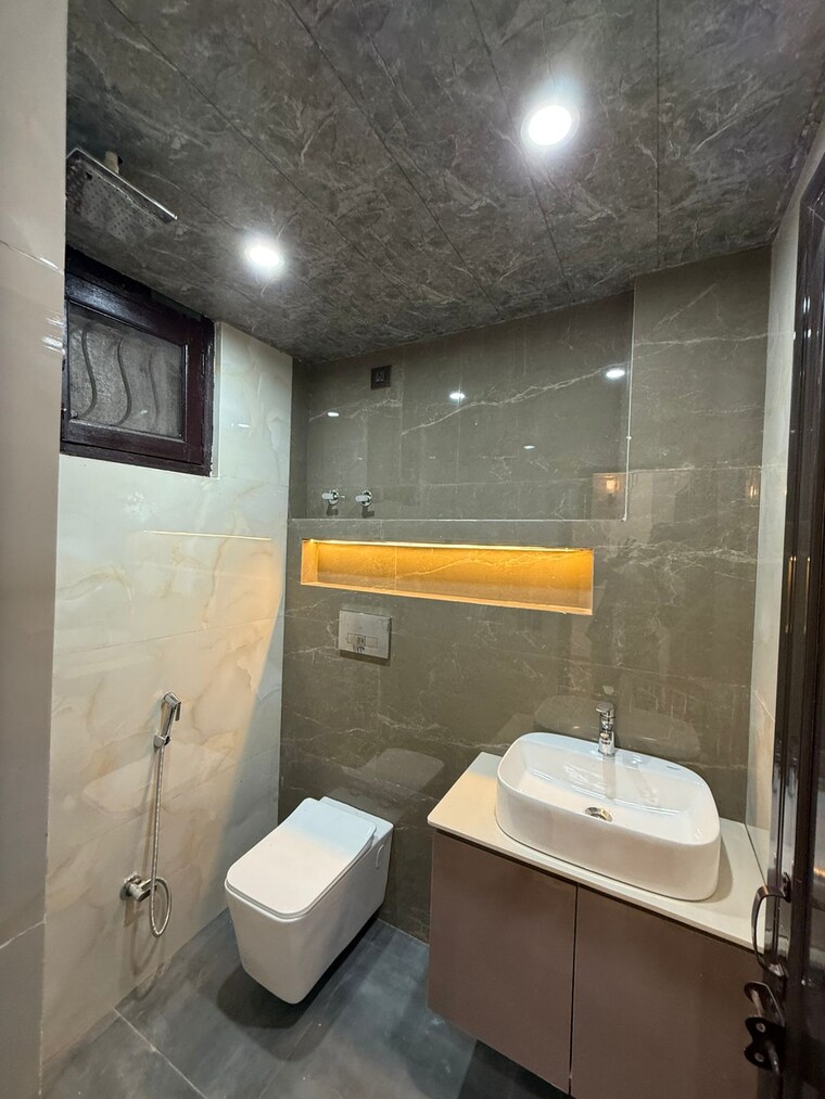 Attached Bathroom, gyan khand ii 2 Bedroom 650 Sq.Ft. Builder Floor In Gyan Khand ii Ghaziabad 9108342