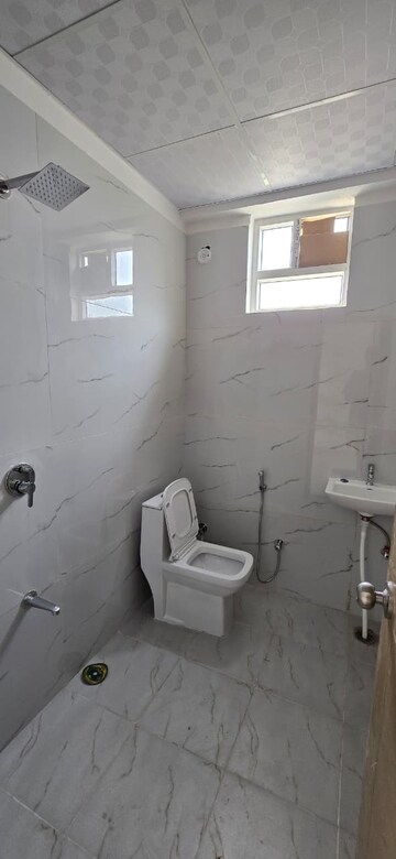 Bathroom in 3 BHK Apartment at Mansarovar – for Rent