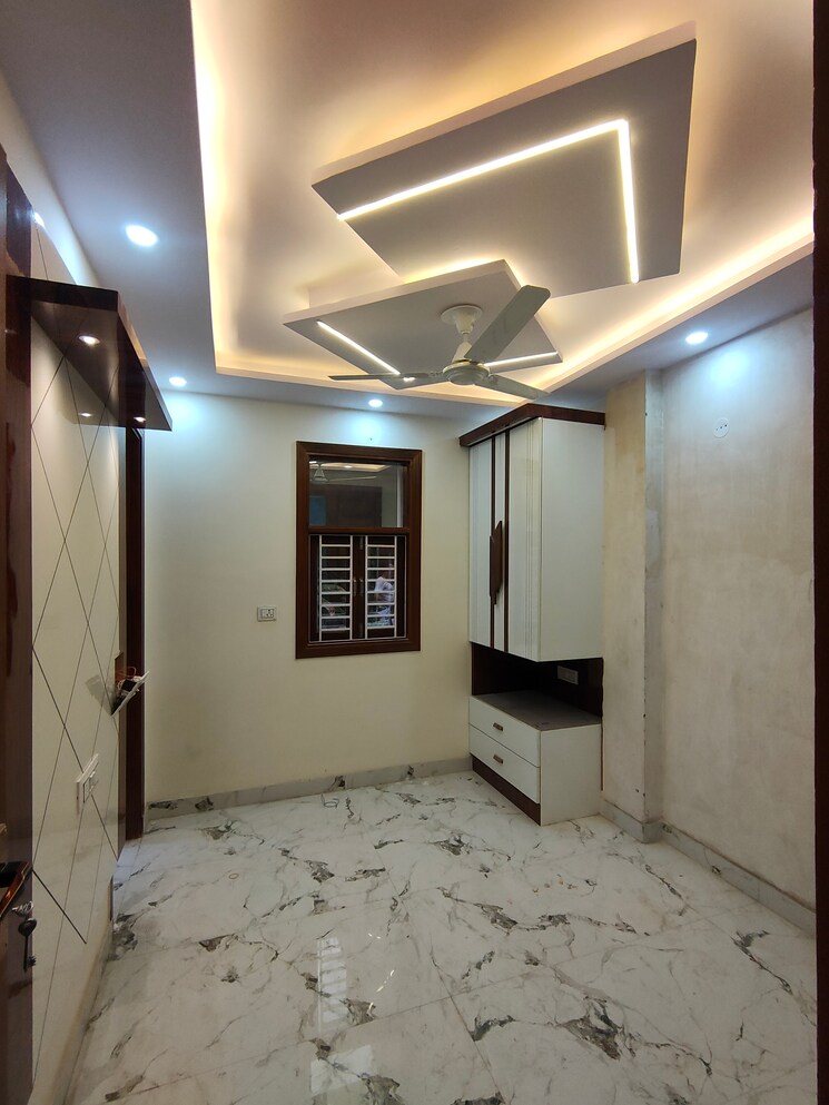 Room, uttam nagar 2 Bedroom 52 Sq.Yd. Builder Floor In Uttam Nagar Delhi 9108366