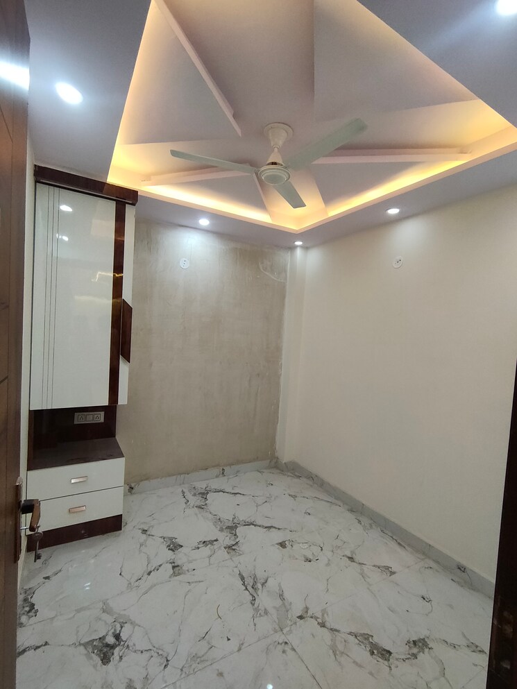 Room, uttam nagar 2 Bedroom 52 Sq.Yd. Builder Floor In Uttam Nagar Delhi 9108366