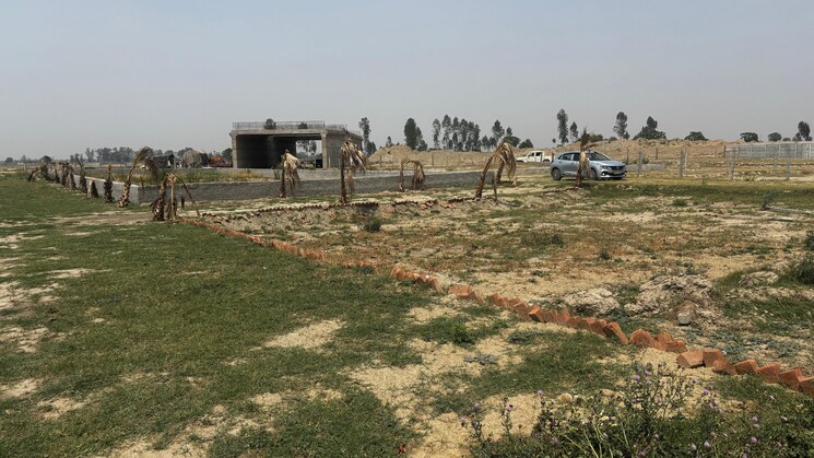 undefined, najafgarh  92 Sq.Yd. Plot In Najafgarh Delhi 9108379