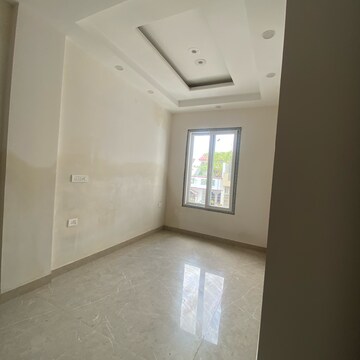 Room in 3 BHK Builder Floor at Sector 21d – for Sale