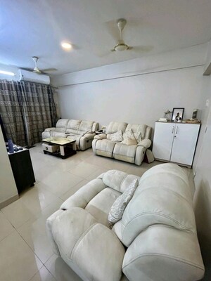 Team Area in 2 BHK Apartment at Raj Spaces Apartment, Goregaon West – for Rent