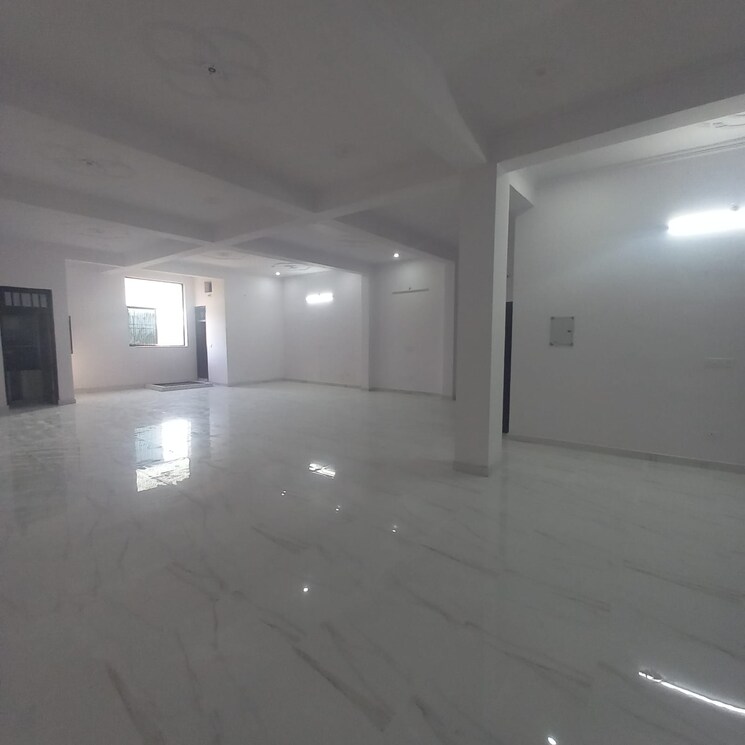 Room, gomti nagar Commercial Office Space 1800 Sq.Ft. In Gomti Nagar Lucknow 9108424