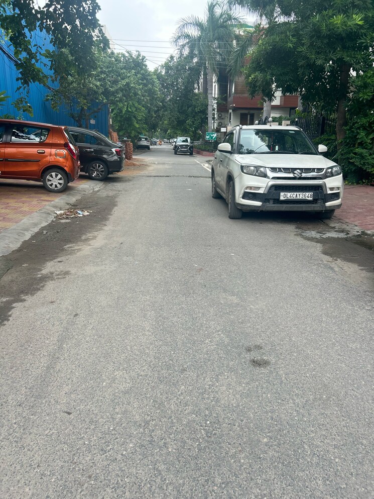  Parking, sector 41 3 Bedroom 180 Sq.Mt. Independent House In Sector 41 Noida 9108428