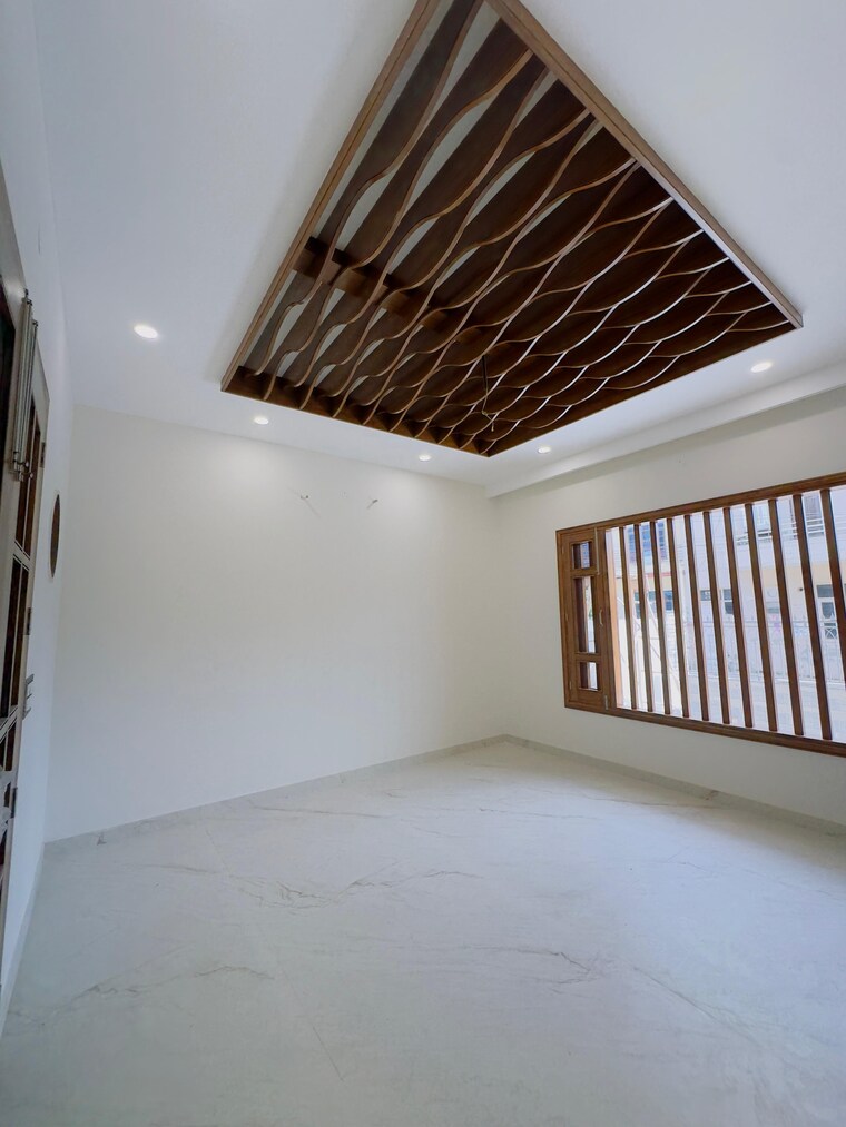 Room, patiala road 3 Bedroom 256 Sq.Yd. Independent House In Patiala Road Zirakpur 9108475