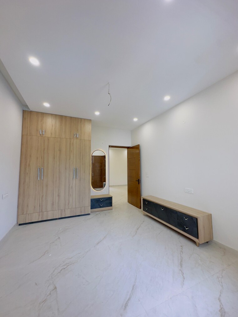 Room, patiala road 3 Bedroom 256 Sq.Yd. Independent House In Patiala Road Zirakpur 9108475