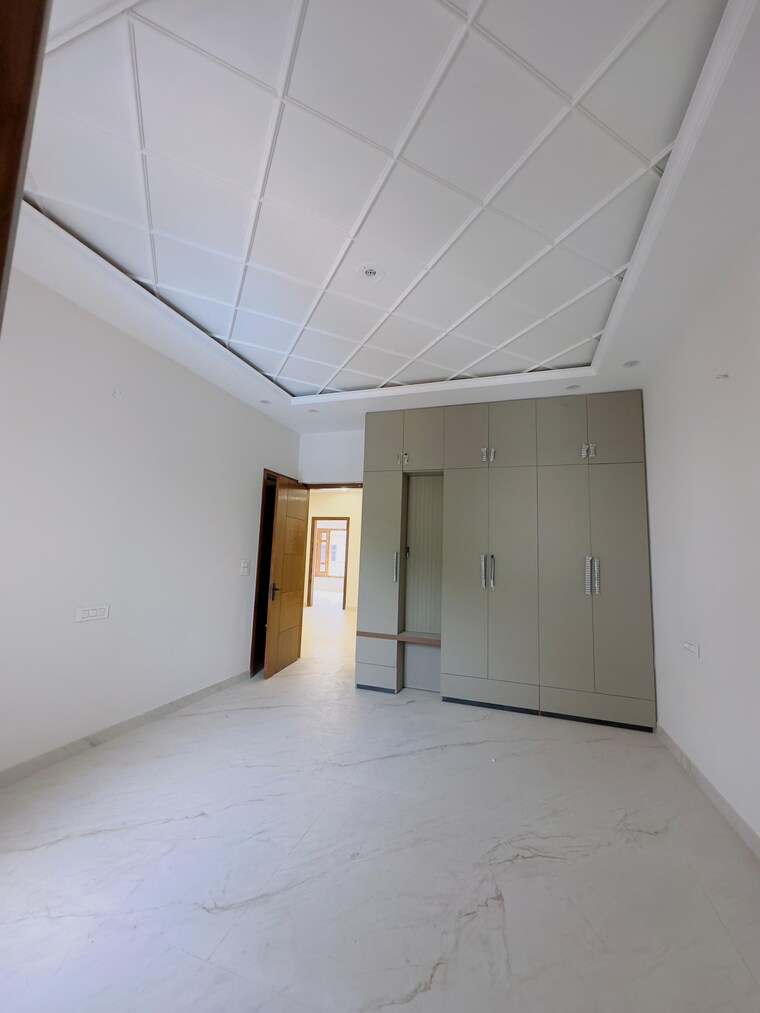 Room, patiala road 3 Bedroom 256 Sq.Yd. Independent House In Patiala Road Zirakpur 9108475