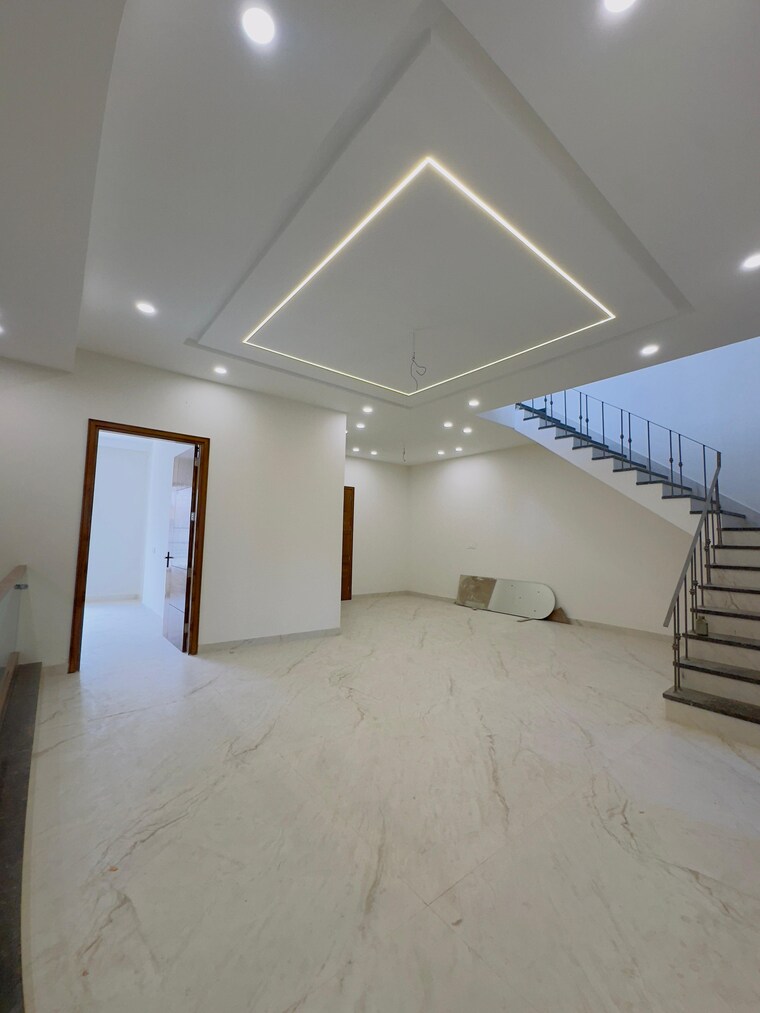Room, patiala road 3 Bedroom 256 Sq.Yd. Independent House In Patiala Road Zirakpur 9108475