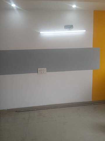 Furnished Amenities in 3 BHK Apartment at Unitech Uniworld Gardens 2, Sector 47 – for Rent