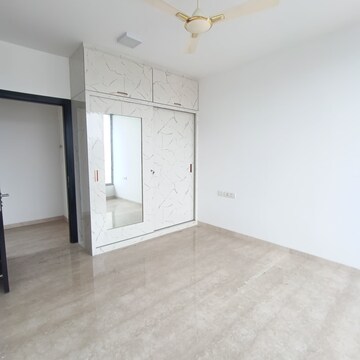 Room in 3 BHK Apartment at Oberoi Sky City, Khande Rao Dongari – for Rent