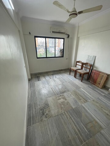Room in 2 BHK Apartment at Sai Baba Complex Goregaon, Goregaon East – for Rent