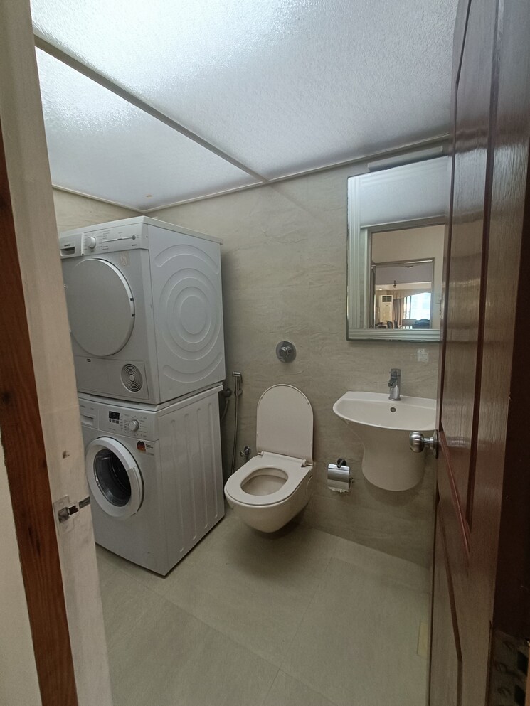 Bathroom, suraj-chs-juhu 3 Bedroom 1600 Sq.Ft. Apartment In Juhu Mumbai 9108468
