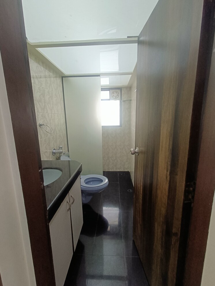 Attached Bathroom, suraj-chs-juhu 3 Bedroom 1600 Sq.Ft. Apartment In Juhu Mumbai 9108468