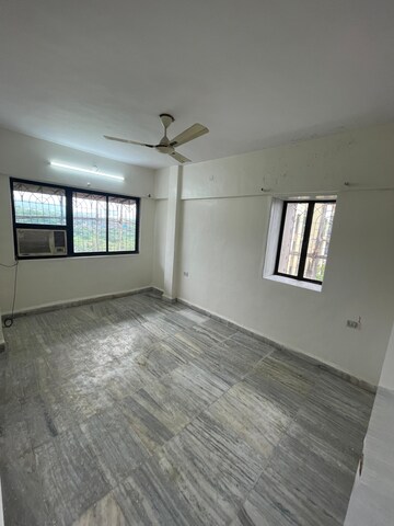 Room in 2 BHK Apartment at Sai Baba Complex Goregaon, Goregaon East – for Rent