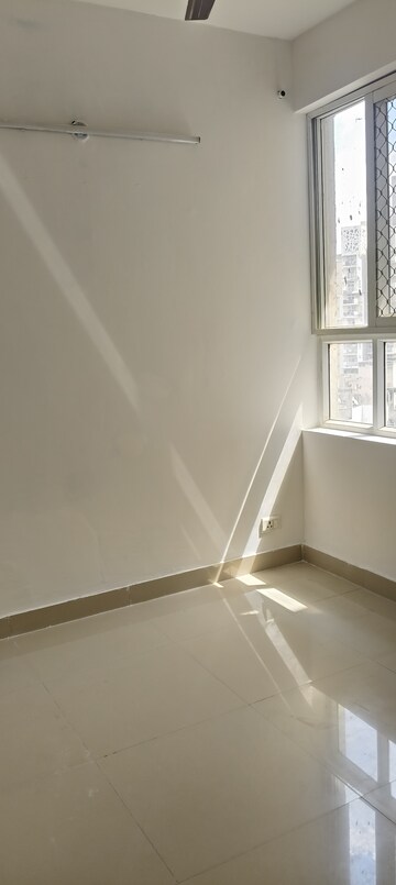 Furnished Amenities in 2.5 BHK Apartment at Gaur City-2, Gaur City 2 – for Rent