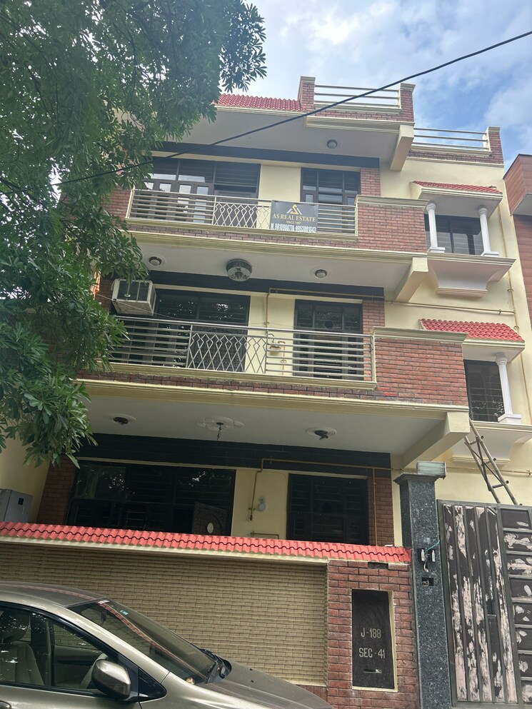 Exterior View, sector 41 6 Bedroom 180 Sq.Mt. Independent House In Sector 41 Noida 9108594