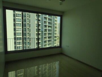 Room in 3 BHK Apartment at Oberoi Realty Esquire, Goregaon East – for Sale