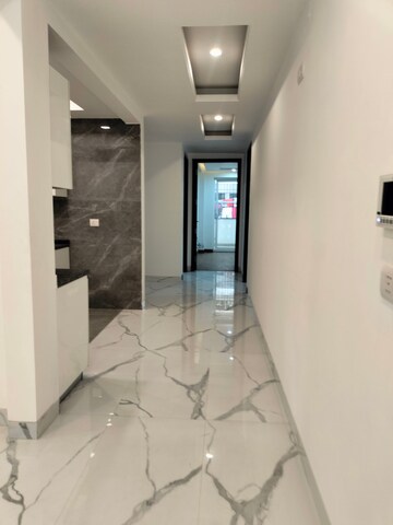 Room in 3.5 BHK Apartment at Saket – for Rent