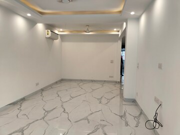 Room in 3.5 BHK Apartment at Saket – for Rent
