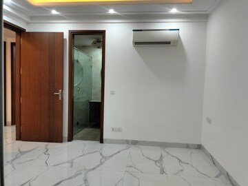 Room in 3.5 BHK Apartment at Saket – for Rent